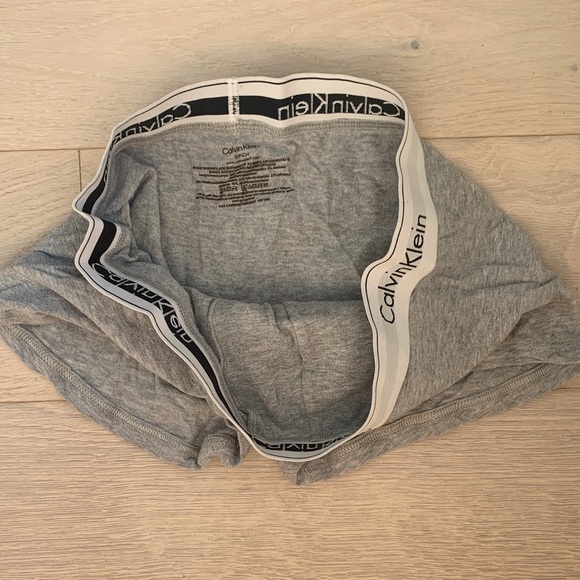 Calvin Klein Men's Light Gray Boxer Briefs - Picture 5 of 7
